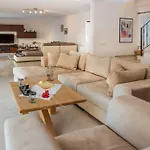 Vila Suzan - *